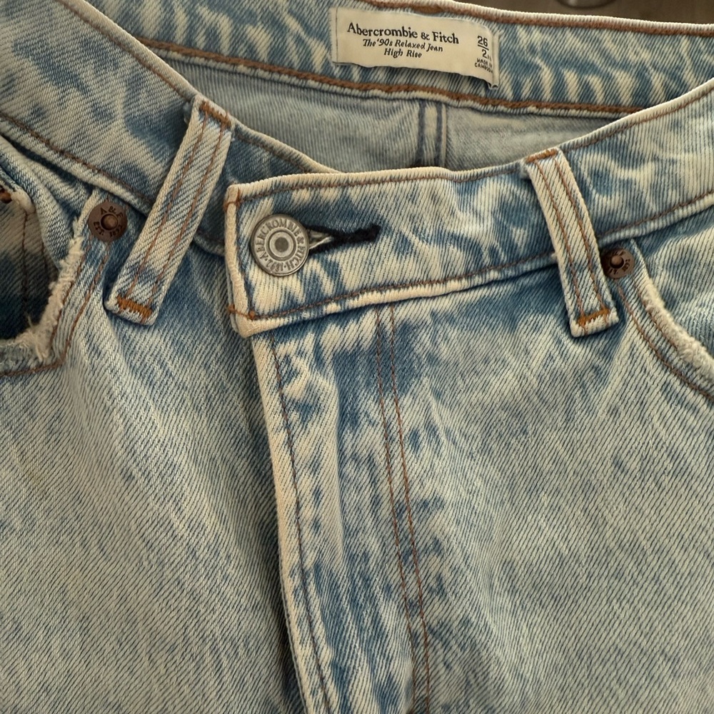 The 90s Relaxed Jean
High Rise